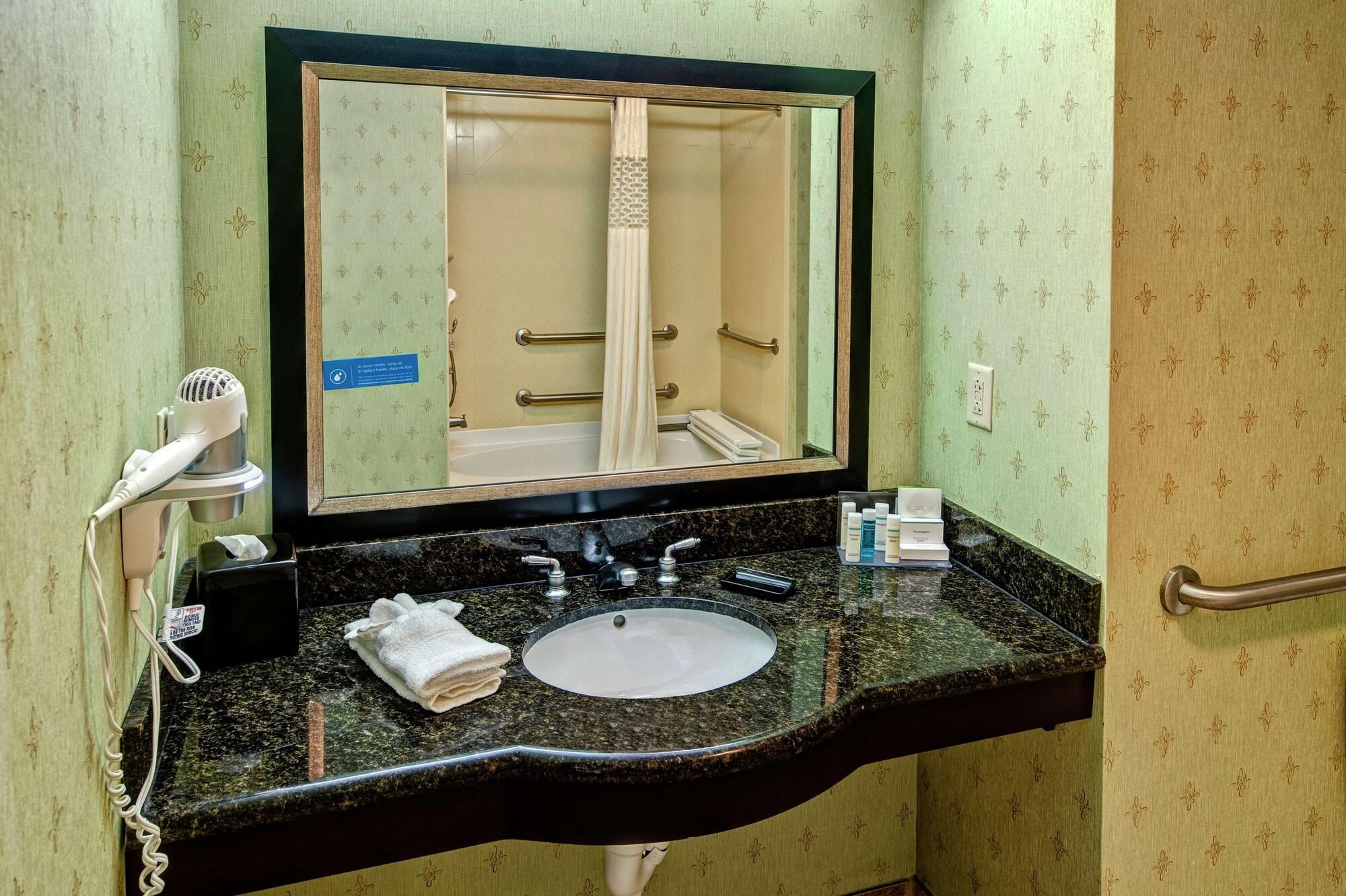 Hampton Inn Crossville Exterior photo