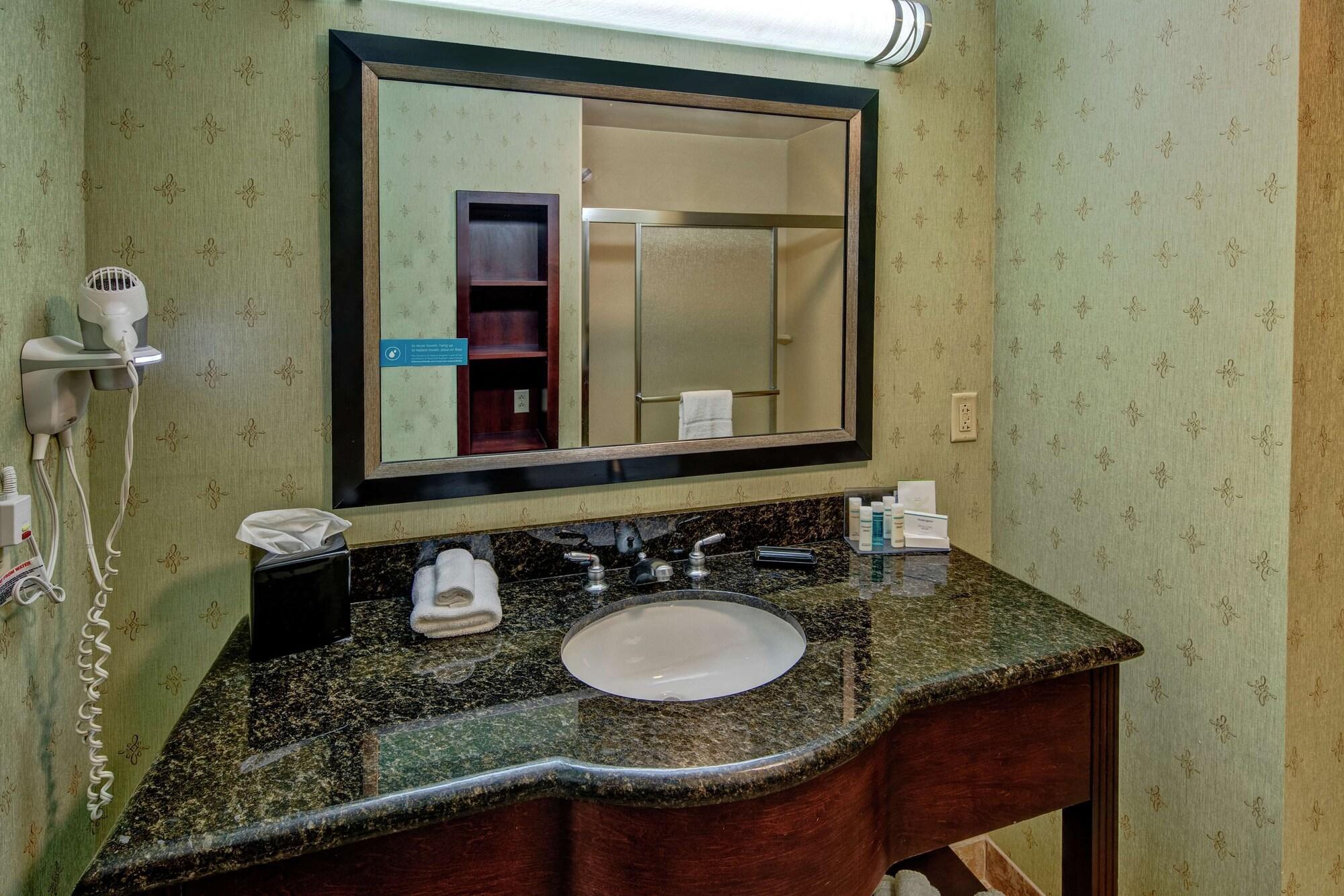 Hampton Inn Crossville Exterior photo