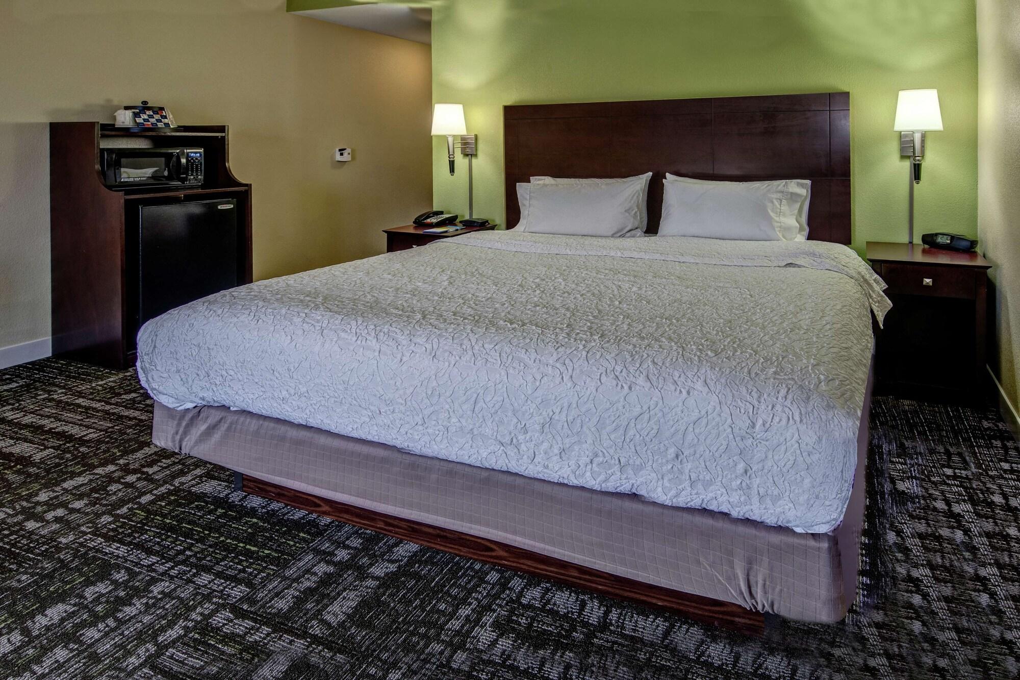 Hampton Inn Crossville Exterior photo