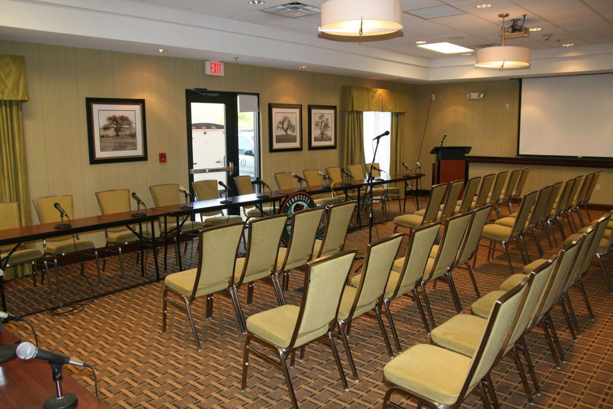 Hampton Inn Crossville Exterior photo