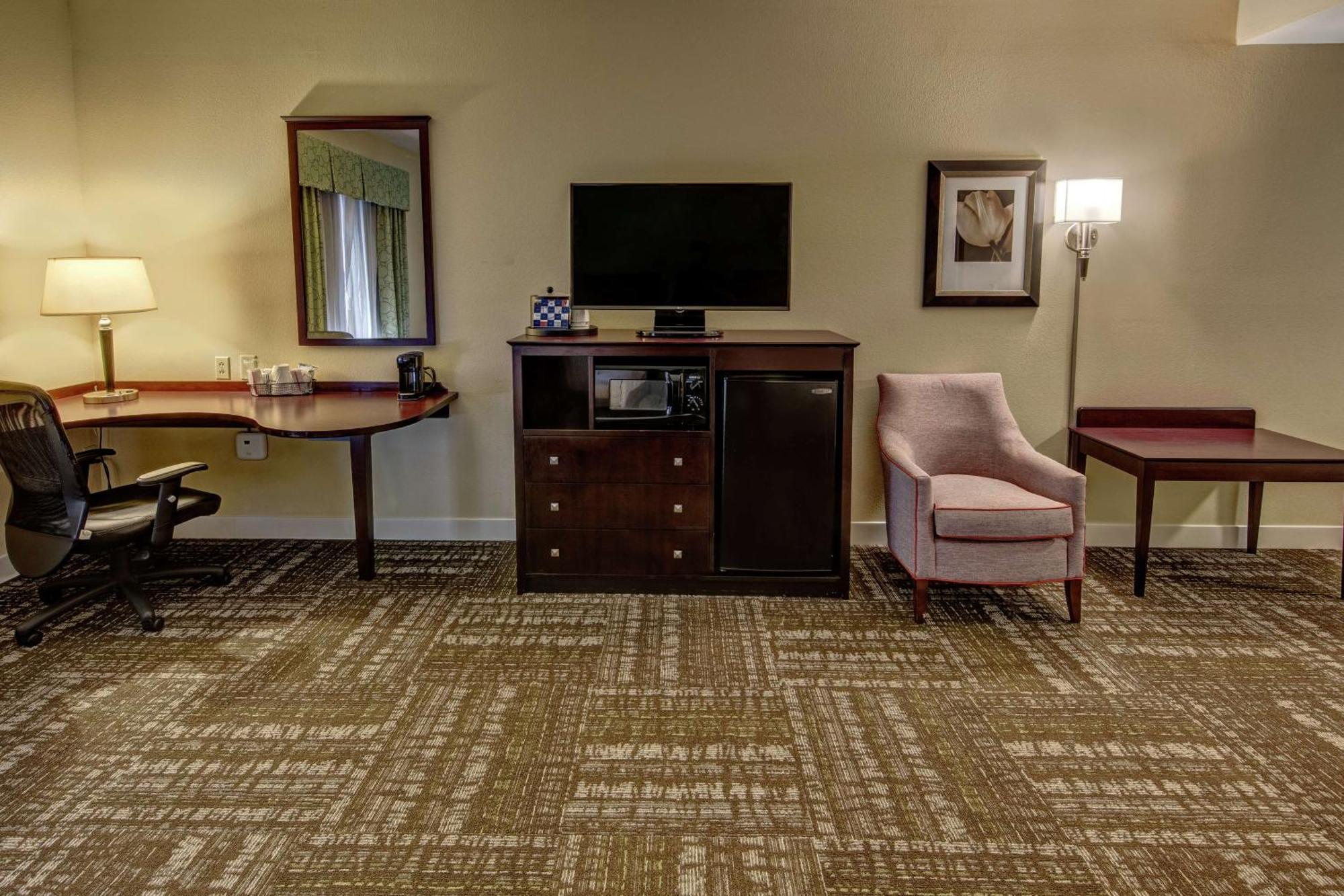 Hampton Inn Crossville Exterior photo
