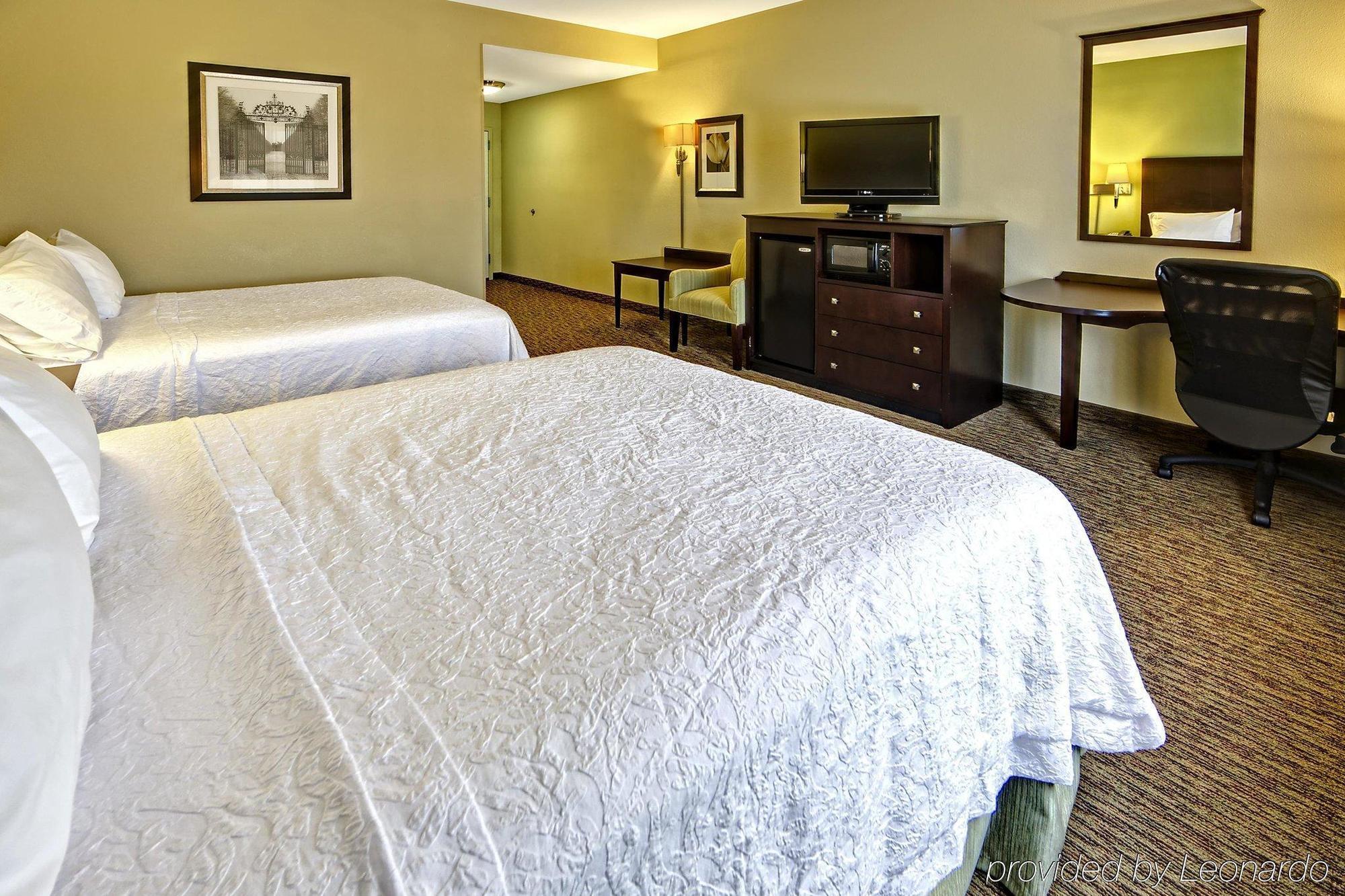 Hampton Inn Crossville Exterior photo