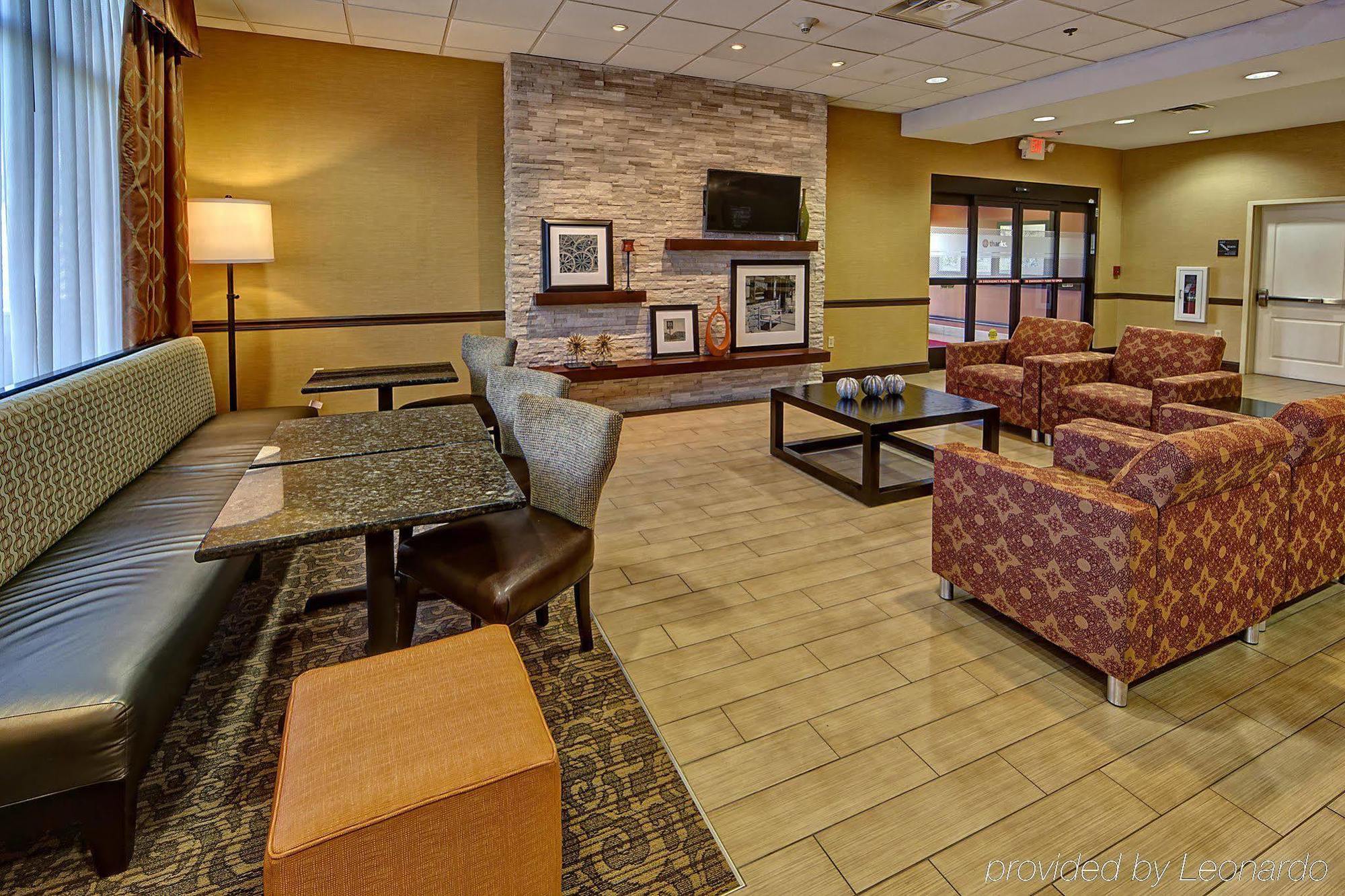Hampton Inn Crossville Exterior photo