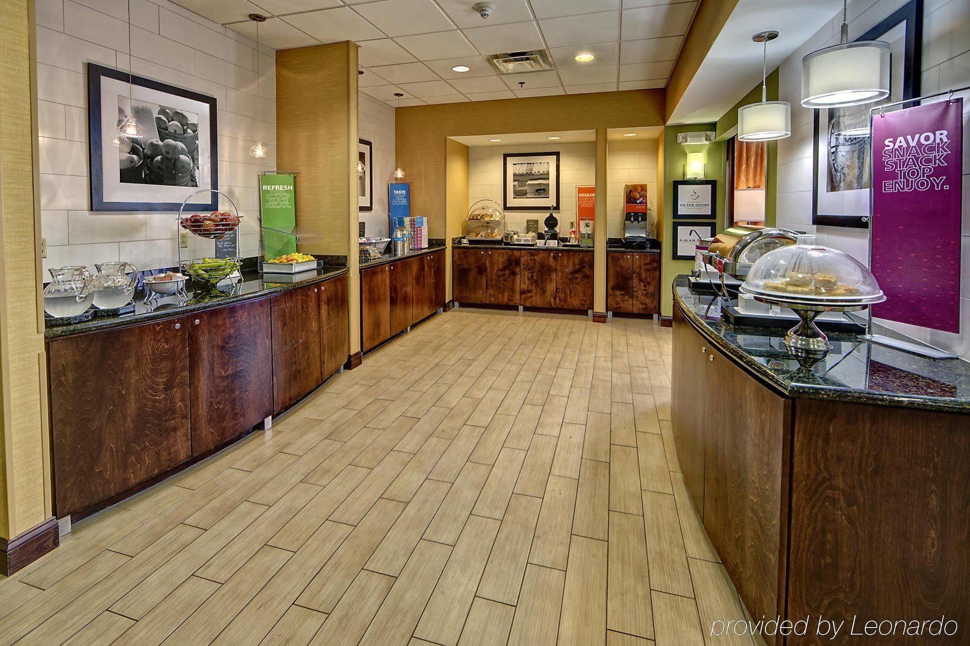 Hampton Inn Crossville Exterior photo
