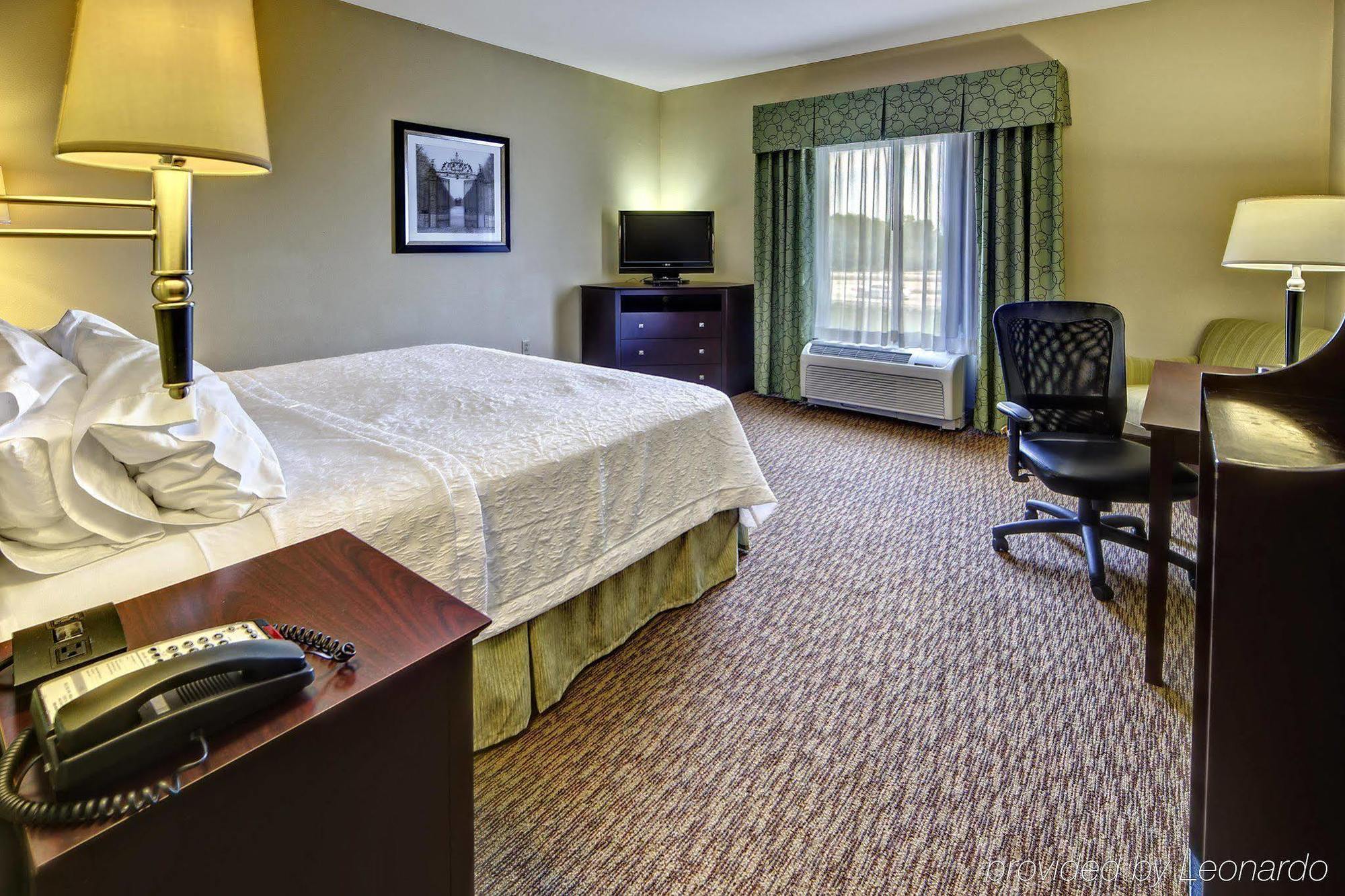 Hampton Inn Crossville Exterior photo