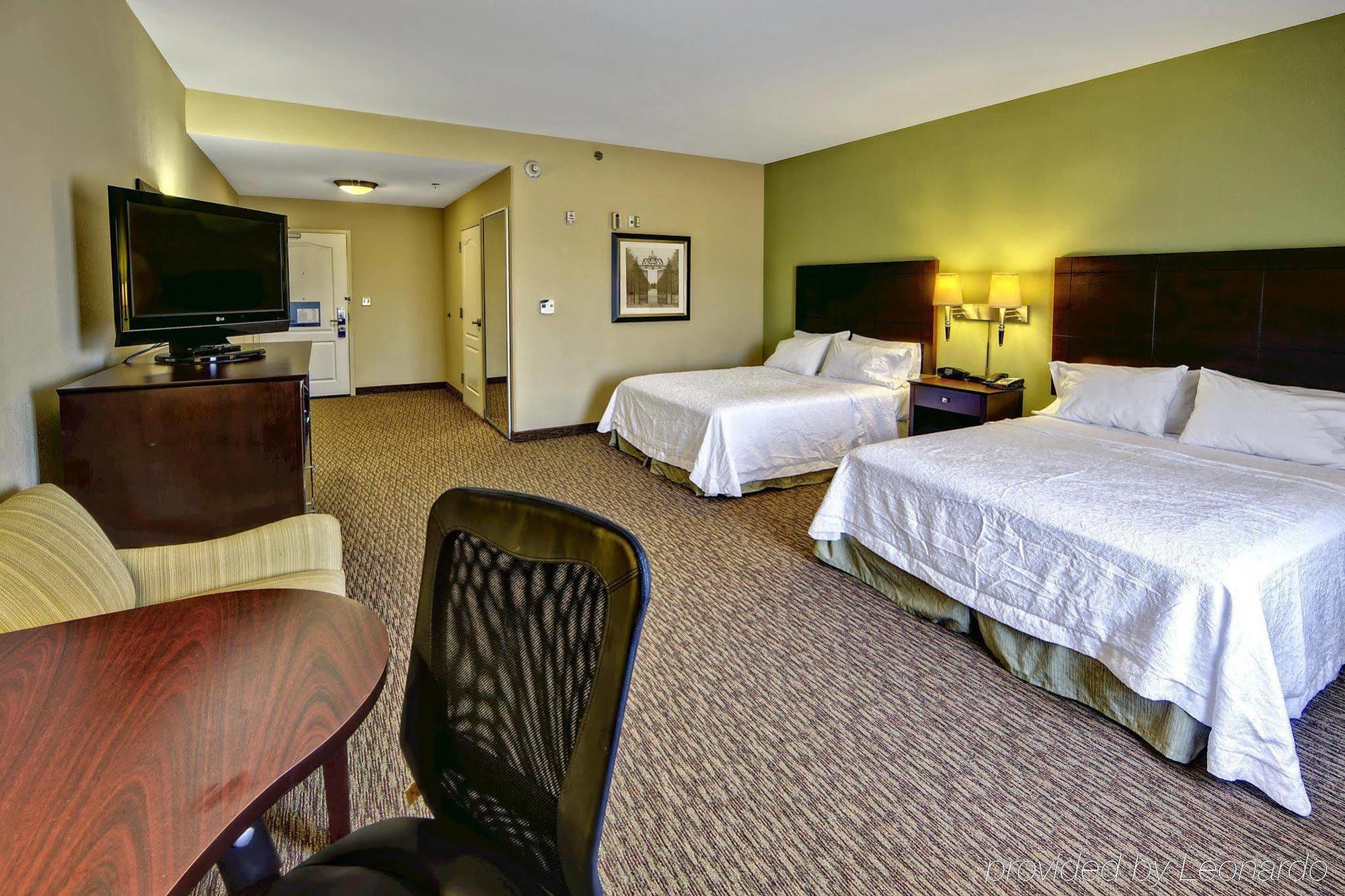 Hampton Inn Crossville Exterior photo