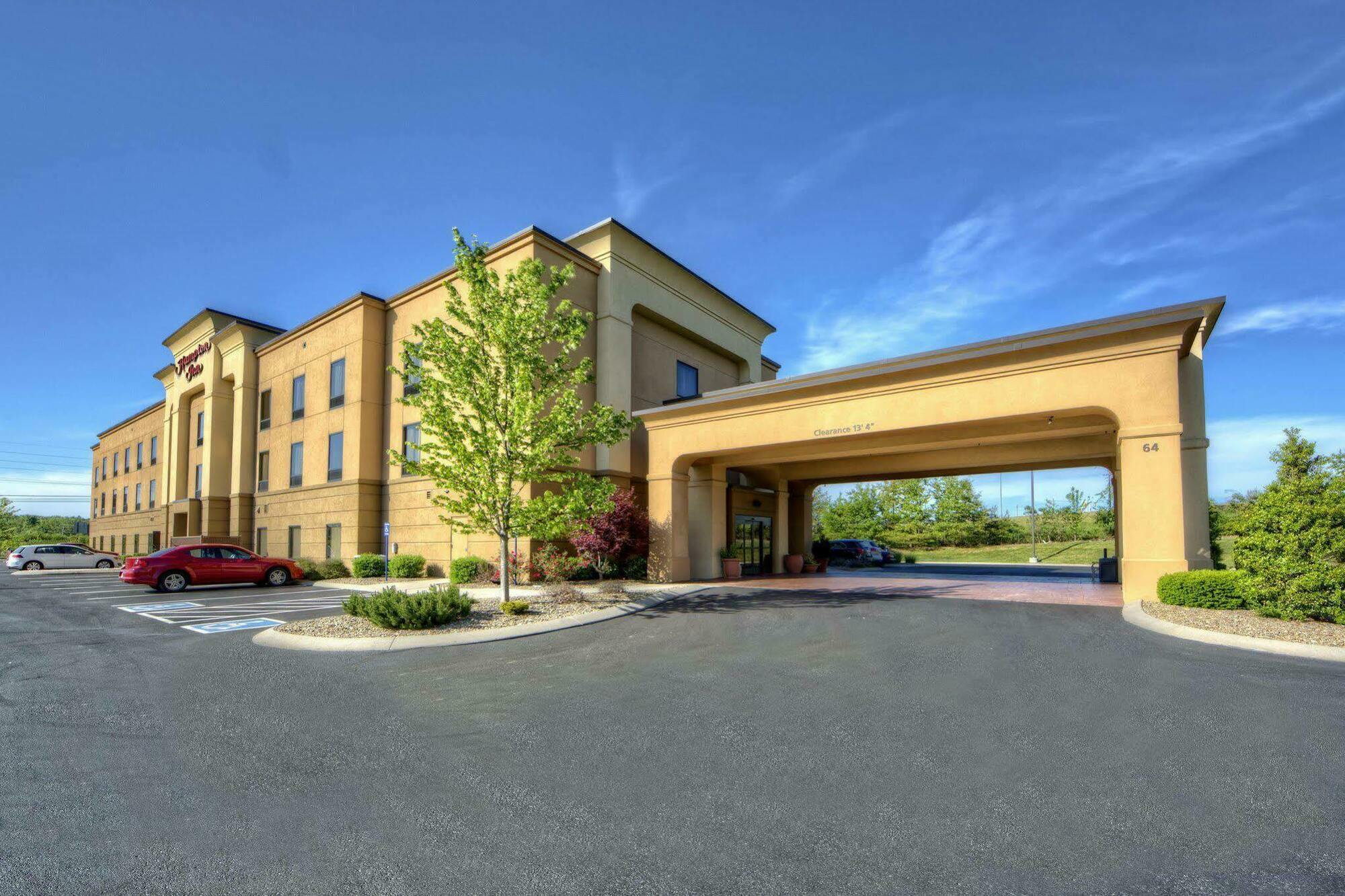 Hampton Inn Crossville Exterior photo