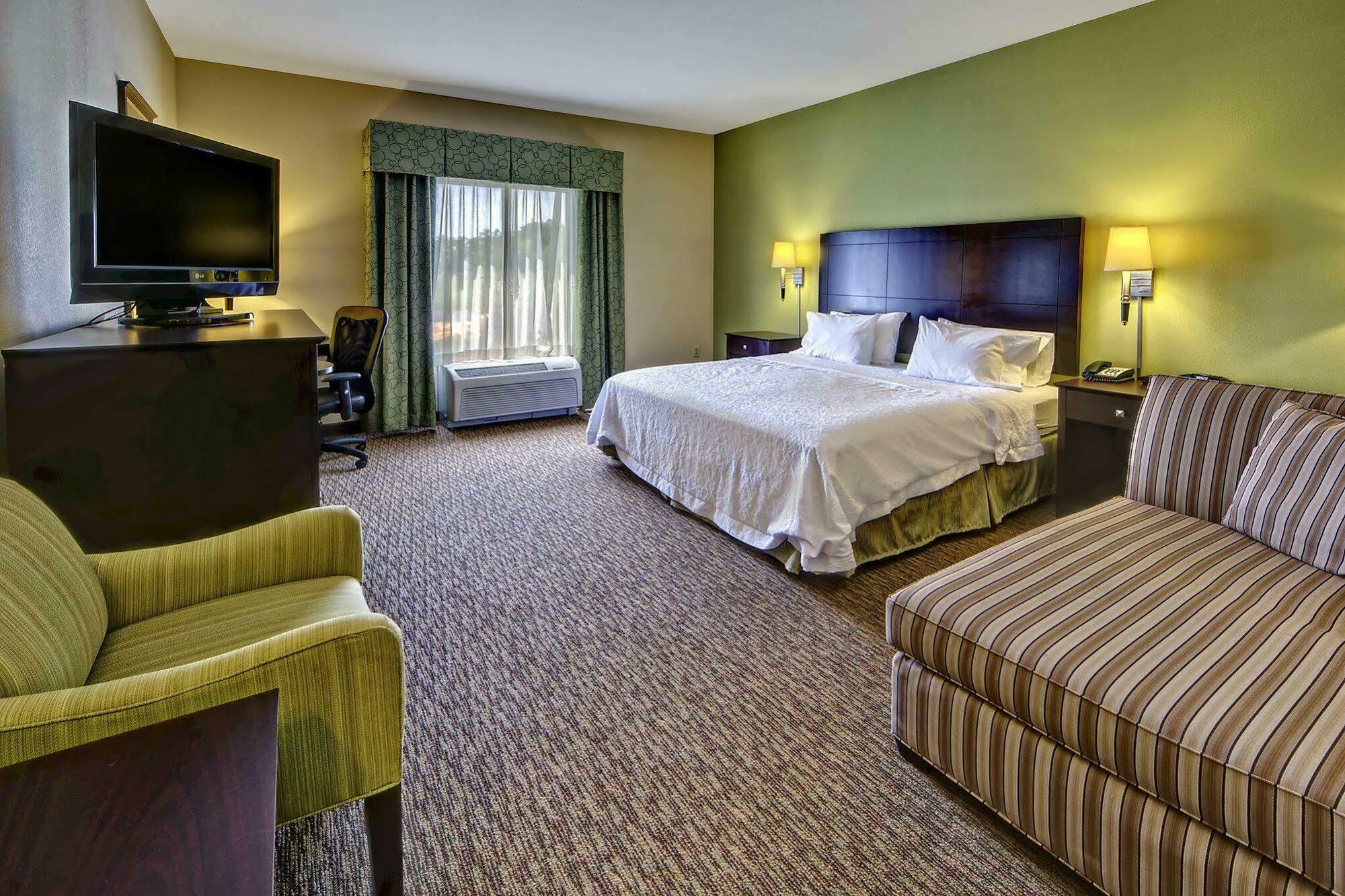 Hampton Inn Crossville Exterior photo